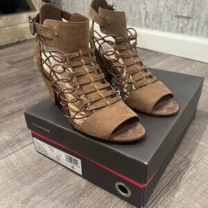 Vince Camuto VV-EVEL Smoke Taupe Silk Goat Size 8.5